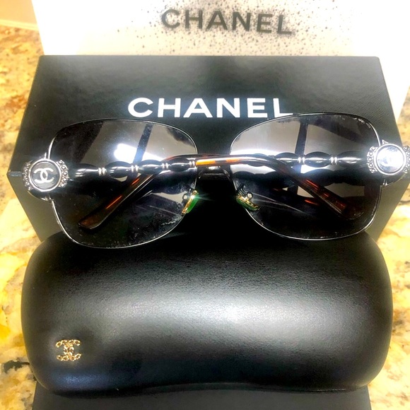 Designer Inspired Sunglasses Women’s - Picture 3 of 8